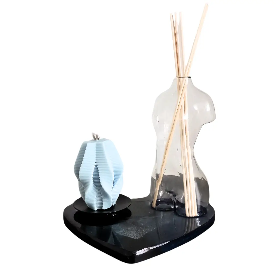 Plateau cœur avec diffuseur en forme de buste féminin et d'une coupelle permettant la pose d'une bougie en forme de torsade
