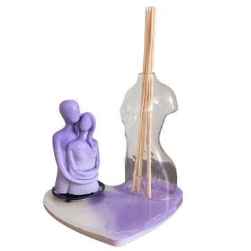 Plateau cœur avec diffuseur en forme de buste féminin et d'une coupelle permettant la pose d'une bougie en forme de couple enlacé