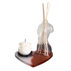 Plateau cœur avec diffuseur en forme de buste féminin et d'une coupelle permettant la pose d'une bougie en forme de rose