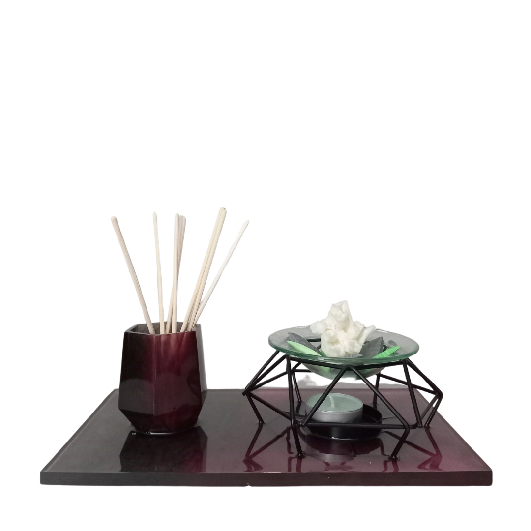 Support en résine époxy en forme de rectangle comprenant un brûleur de fondant, un contenant en époxy, 1 chauffe plat et une coupelle garnie au parfum choisi,Sera fourni avec 50lm de la fragrance au choix et de 6 bâtons en rotin.