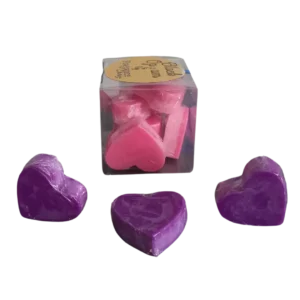 Boîte de fondants en forme de coeur de couleur violet et rose