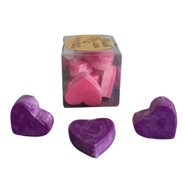 Boîte de fondants en forme de coeur de couleur violet et rose